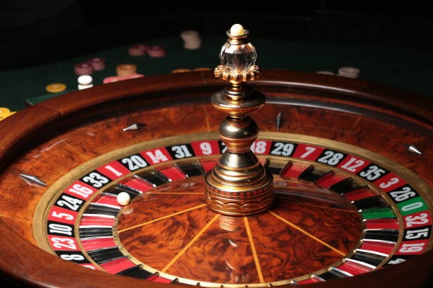 Live dealer hosting AduQ table at rajabandot super studio